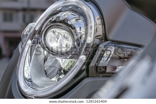 LED\
Projector Headlight on a Modern Modern\
Motorcycle