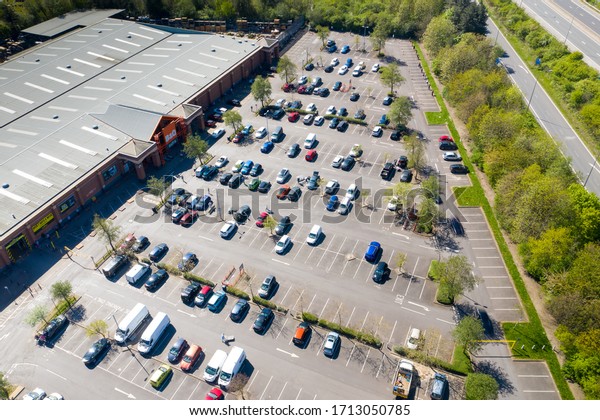 Leeds, UK, 24th April 2020: Aerial photo of the B&Q\
hardware store in Beeston on a busy day with people queuing 2\
metres apart due to social distancing, covid-19 coronavirus, and\
the UK lockdown 
