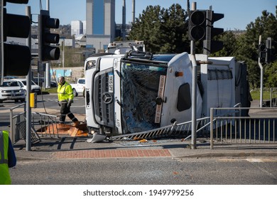 Leeds UK, 5th April 2020:  A Major Accident In The Leeds City Centre Involving A Large Refuse Garbage Truck That Has Crashed And Ended Up On Its Side, Showing A Recovery Truck Preparing To Recover It