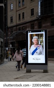 LEEDS, UK - SEPTEMBER 9, 2022.  A Street Sign Or Billboard Announcing The Death Of Her Majesty Queen Elizabeth II On The City Street