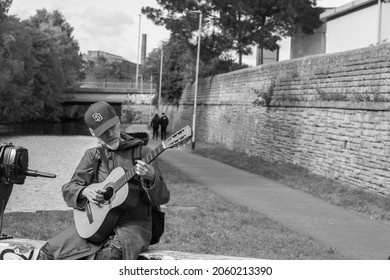 Leeds, West Yorkshire, England, UK.10.10.2021.An Older Man With A Grey Beard Played Acoustic Guitar Close To A Towpath And Leeds And Liverpool Canal.