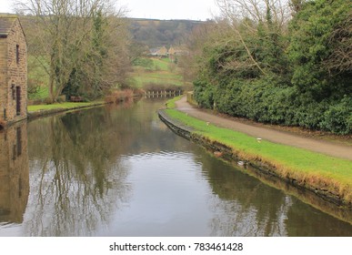 16 Aire valley towpath Images, Stock Photos & Vectors | Shutterstock