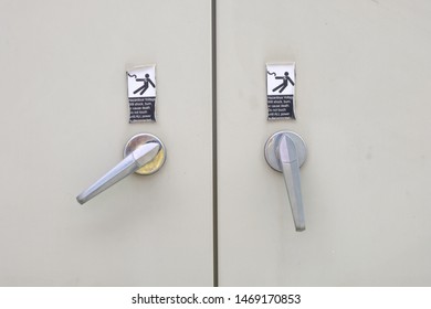 Imagenes Fotos De Stock Y Vectores Sobre Door Handles Shutterstock