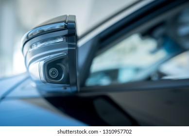The left-hand mirror camera of the car, the camera helps to find blind spots, increasing the efficiency of seeing the left-turn camera of modern cars.