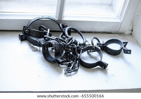 leg cuffs 