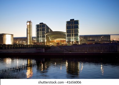 Lehrter Bahnhof In Berlin At Night