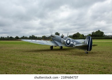 Leicester, United Kingdom, 05, September 2015 Ww2 Supermarine Seafire Aircraft Taxiing Along The Grass Of A Airfield, In The Royal Navy Colours