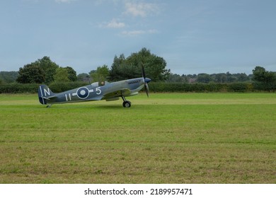 Leicester, United Kingdom, 05, September 2015 Ww2 Supermarine Seafire Aircraft Taxiing Along The Grass Of A Airfield, In The Royal Navy Colours