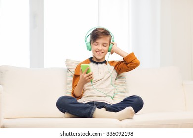 53,162 A Boy Listening To Music Images, Stock Photos & Vectors ...