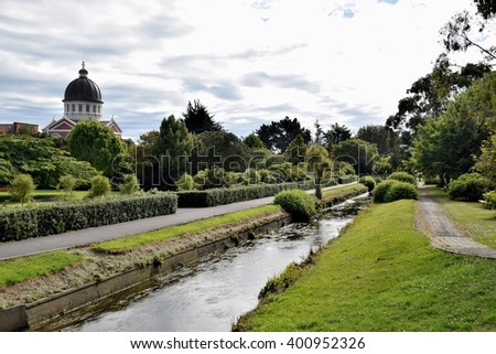 A leisure walk in the park, in the city of Invercargill.