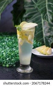 Lemon Mocktail With Added Soda To Add Freshness To The Mocktail