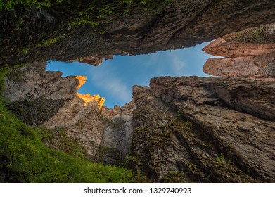 The Lena Pillars Is A Geological Formation And A Natural Park Of The Same Name In Russia, On The Banks Of The Lena River. Located In Khangalassky District Of Yakutia, 104 Km From The City Of Pokrovsk.