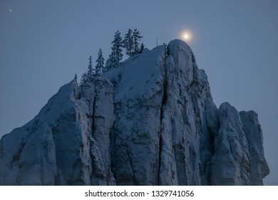 The Lena Pillars Is A Geological Formation And A Natural Park Of The Same Name In Russia, On The Banks Of The Lena River. Located In Khangalassky District Of Yakutia, 104 Km From The City Of Pokrovsk.