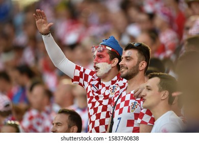 LENS AGGOLO FRANKREICH STADE BOLLAERT DELELIS 25.Juni 2016 Fussball EURO 2016 Kroatien Vs Portugal

Male Croatian Fan Celebrates His Team