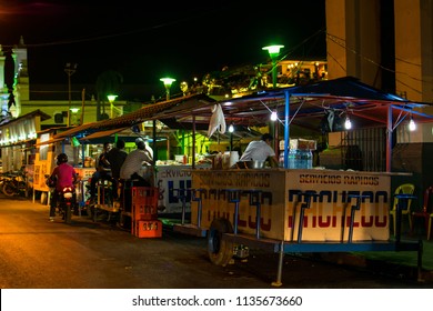 Leon, Nicaragua. February 9, 2018. A Line Of Stalls Selling Food Late Into The Night In Leon, Nicaragua