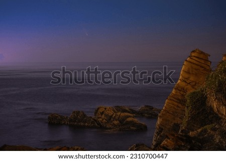 Leonard Comet on the Ocean