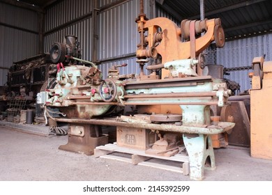 LEONORA, WA - MAR 26 2022:An Old Gold Mine Machinery Workshop. Australia's Gold Industry Is The Second Largest Employer In The Mining Sector, Directly Employed Approximately 31,000 People. 