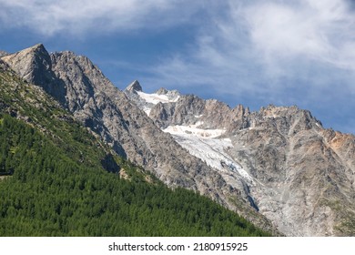 Les Agneaux is a mountain of the Massif des Écrins in Hautes-Alpes, France.