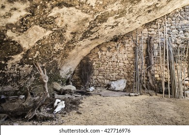 LES EYZIES-DE-TAYAC-SIREUIL, DORDOGNE, FRANCE - MAY 4, 2016:  The Location Of Abri De Cro-Magnon.  The First Specimen Of Cro Magnon (the First Early Modern Humans Was Found Here.