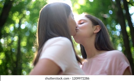Lesbian Sex Kissing