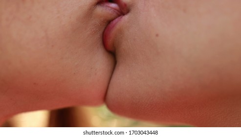 Licking Lesbians