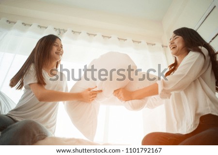 Naked back halle berry Lesbian pillow fight