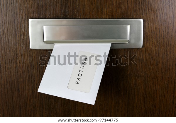 A\
letter in a letter box with spanish writing:\
Invoice