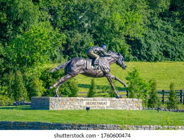 Lexington, Kentucky USA - June 21, 2006: Statue Honoring The Horse Industry And Horse Racing Triple Crown Winner Secretariat. At A Round About On Frankfort Pike One Of Kentucky's Scenic Byways.