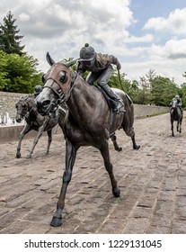 Lexington, Kentucky, USA - May 27. 2018: Horses Race For The Finish Line In Thoroughbred Park In Downtown Lexington, Kentucky. The Life Like Sculptures Are By Artist Gwen Reardon.