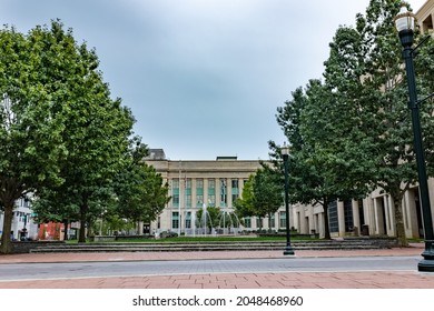 Lexington, Kentucky USA - September 19 2021: Lawn, Fountain Road And Sidewalk In Front Of United States Post Office And Court House In Downtown Lexington, KY