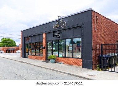 LEXINGTON, NC, USA-8 MAY 2022: Lexington Bike Shop And American Heritage Tattoo,  Building And Signs.