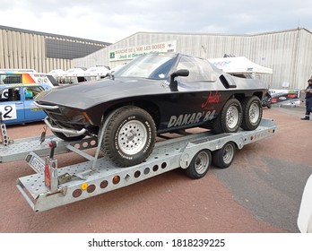 L'hay Les Roses, France - 20 September 2020: Prototype Car For Paris Dakar With 6 Wheels At Classic Collection Carshow 