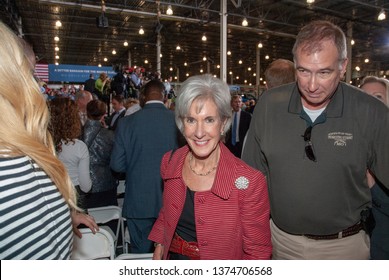 Liberty, Missouri, USA, September 20, 2013.
Secretary Of Health And Human Services Kathleen Sebelius With President Bark Obama At The Ford Motor Company Stamping Plant In Liberty  Missouri Today. 