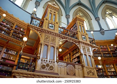  Library Of Parliament In Ottawa - Ontario, Canada