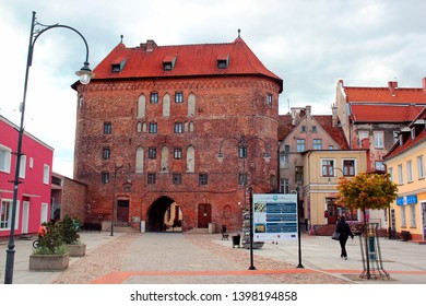 Lidzbark Warminski, Poland - May 6, 2019: The High Gate In Central  Lidzbark Warminski, A Town In The Warmian-Masurian Voivodeship In Poland And The Capital Of Lidzbark County.