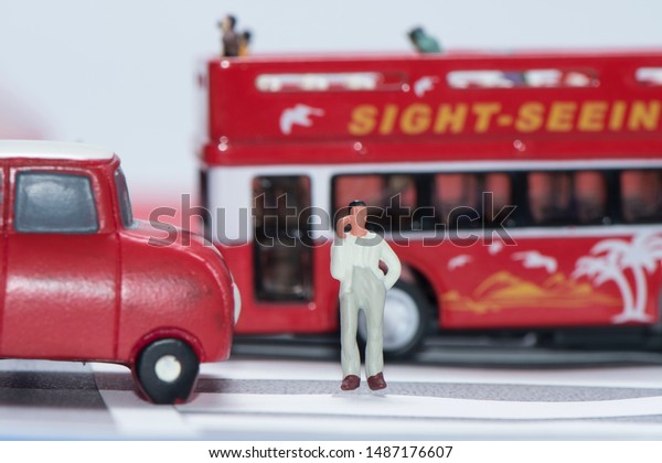 The life of a miniature person in a city, the\
meaning of Chinese means a bus\
stop