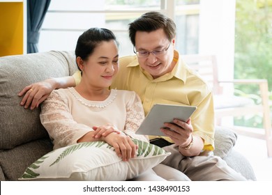 Life Planning After Retirement, The Work Of Asian Elderly Couples With Advisors On The Strategy Of Using Money Such As Buying Health And Life Insurance Investment In Debt Instruments And Tour Plans