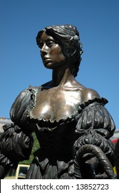 Life size Bronze Molly Malone Statue in Dublin City near Grafton Street and trinity College