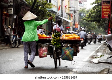 Life of vietnamese vendor in HANOI, VIETNAM 