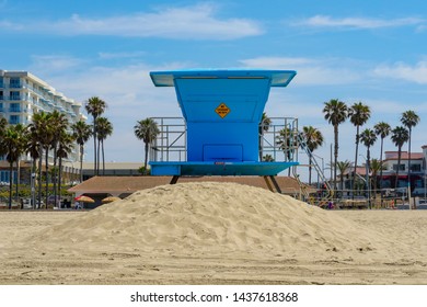 291 Huntington beach lifeguard towers Images, Stock Photos & Vectors ...