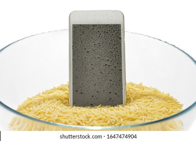 Lifehacks, Digging Your Wet Mobile Phone In Rice Will Fix It.     