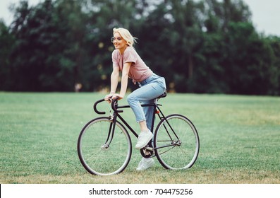 vintage bike girls