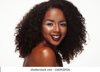 lifestyle and people concept:  Portrait of a beautiful young African woman smiling. - Shutterstock ID 1182932926