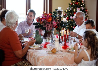 Lifestyle Photography Of A Family At Lunch On Christmas Day