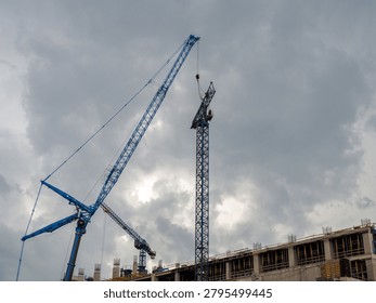 lifting process of pre-assembled tower crane elements with giant auto crane