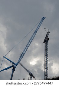 lifting process of pre-assembled tower crane elements with giant auto crane
