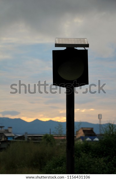 The light box for the car to stop the\
background is the evening sky, golden light rattles the mountain,\
the ball is very beautiful.