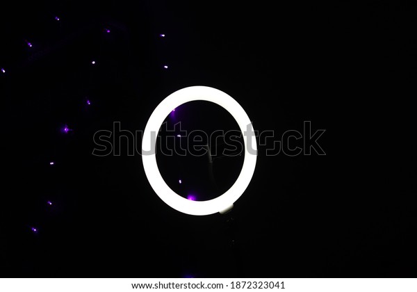 A light bulb like Saturn\'s\
rings