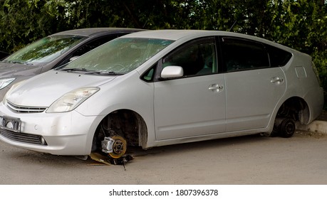 A Light Grey Car With No Wheels Stands On A Jack Stand. Russia Krasnoyarsk, On August 28, 2020