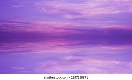Light purple pink lilac orchid abstract background. Evening sky with clouds. Beautiful colorful sunset. Reflection. Elegant background for design. Romantic. Fantastic, fantasy, cute, magical. Foto Stock